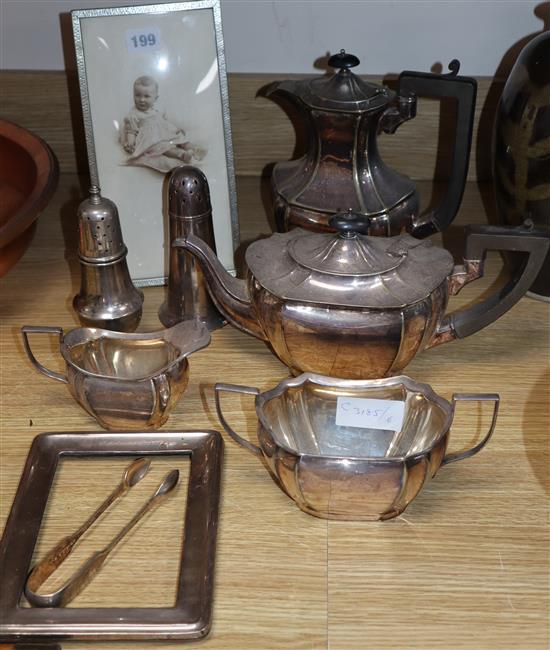 A quantity of mixed silver and silver plate